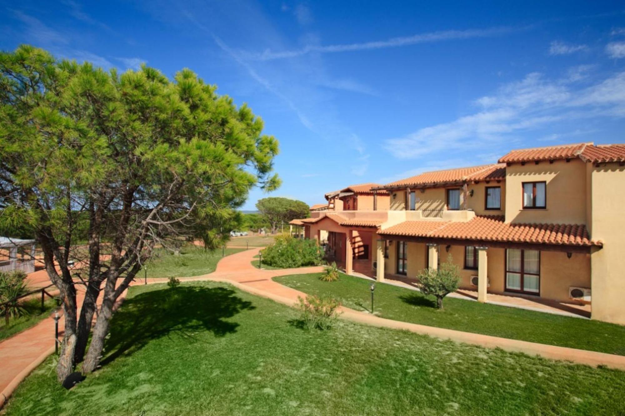 Residence Baia Dei Mirti Vignola Mare ภายนอก รูปภาพ