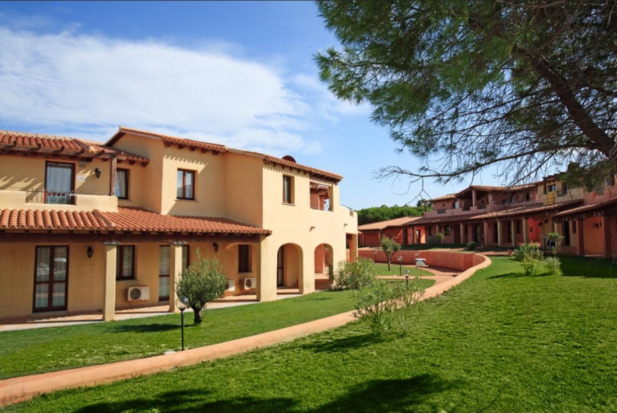 Residence Baia Dei Mirti Vignola Mare ภายนอก รูปภาพ