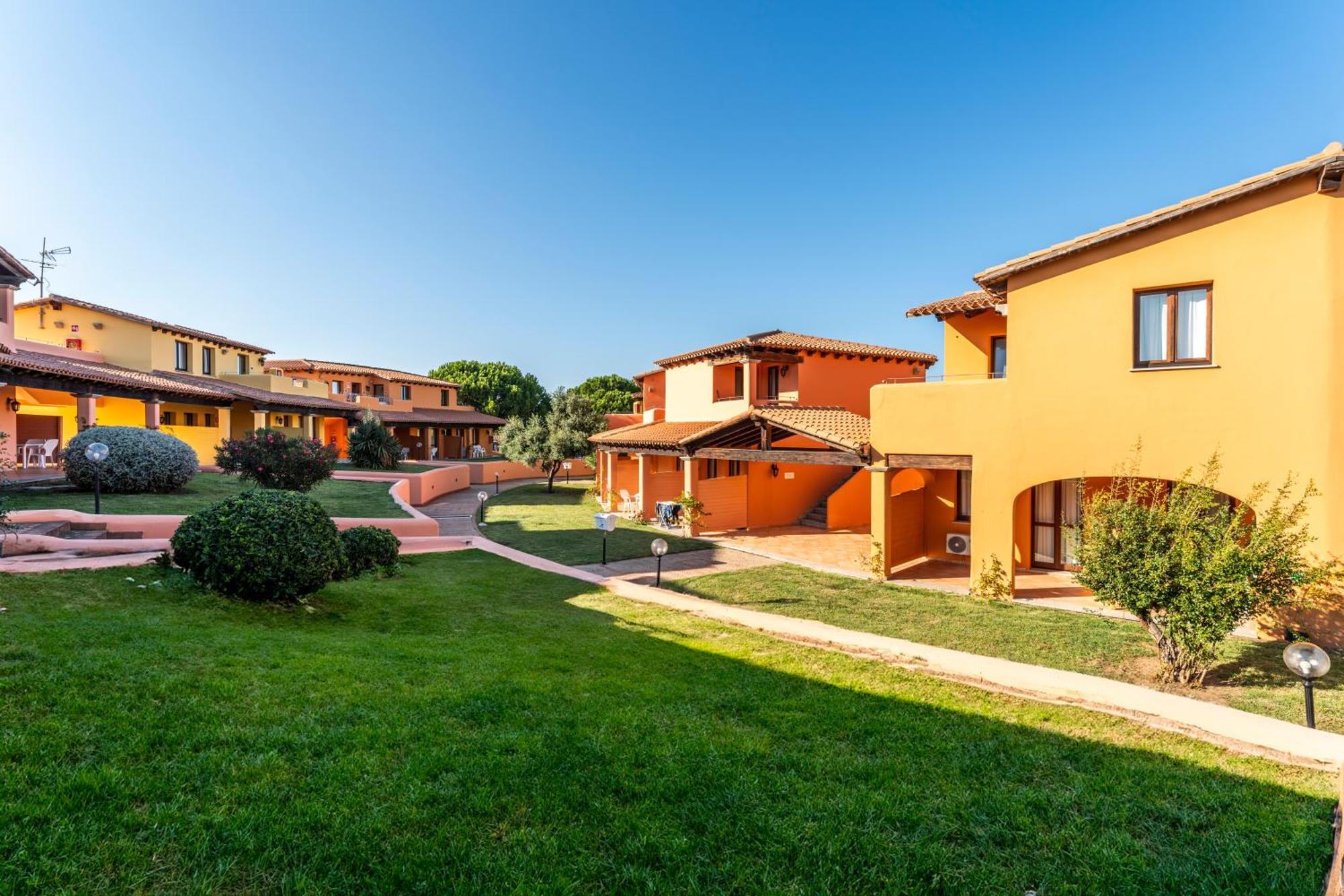 Residence Baia Dei Mirti Vignola Mare ภายนอก รูปภาพ