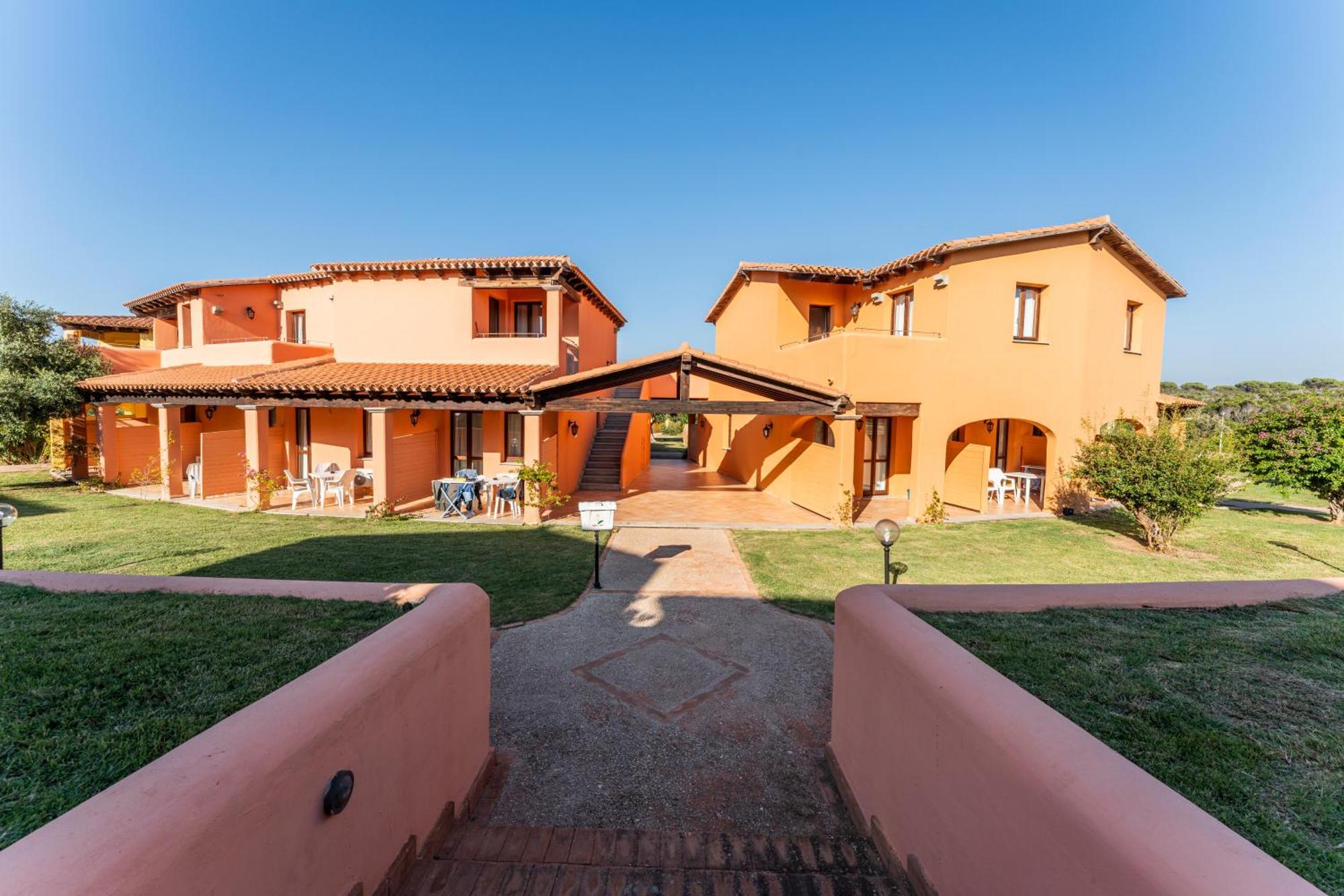 Residence Baia Dei Mirti Vignola Mare ภายนอก รูปภาพ