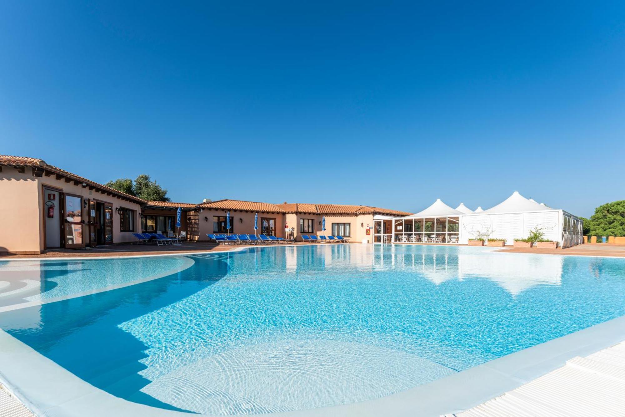 Residence Baia Dei Mirti Vignola Mare ภายนอก รูปภาพ