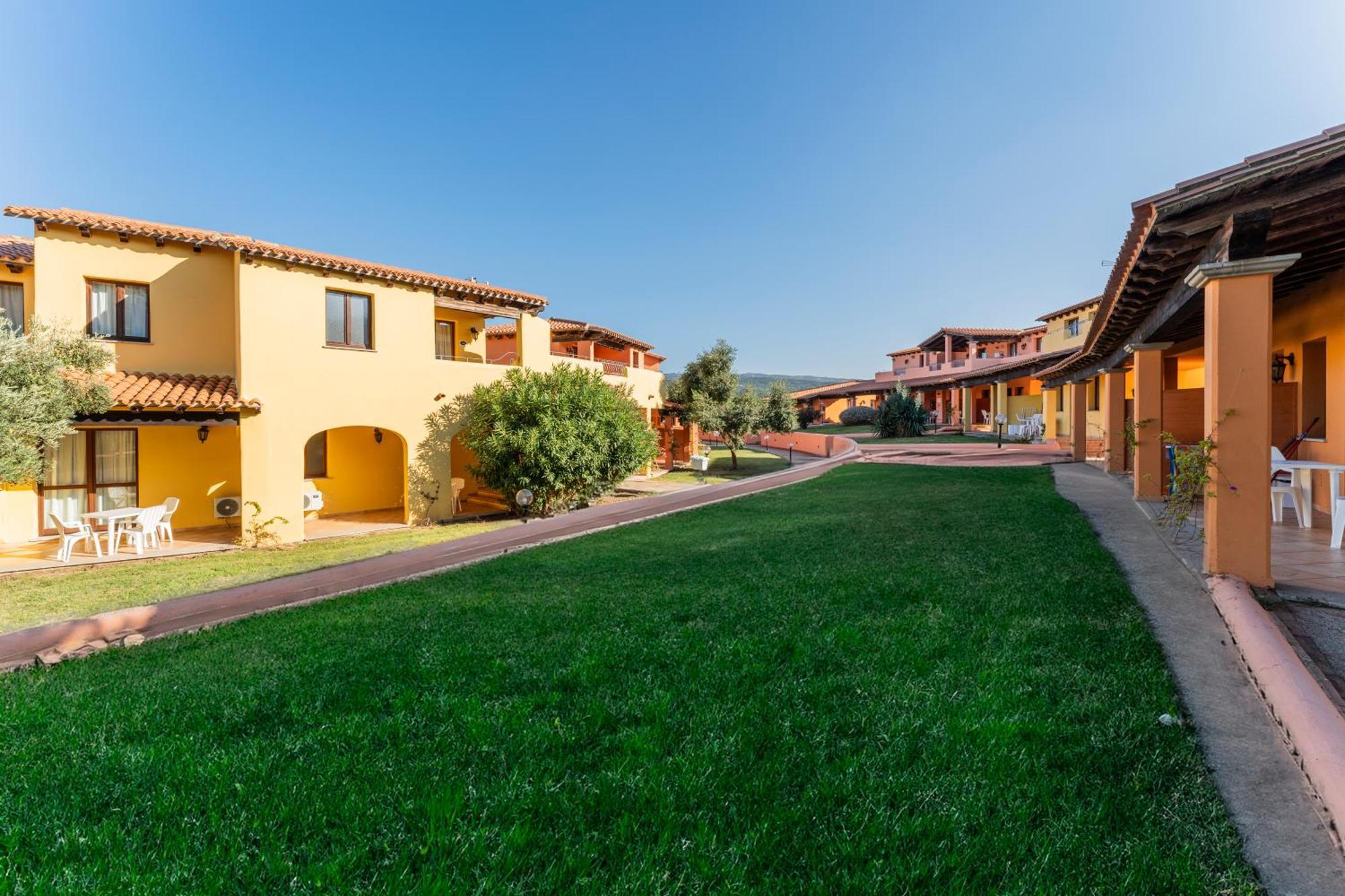 Residence Baia Dei Mirti Vignola Mare ภายนอก รูปภาพ