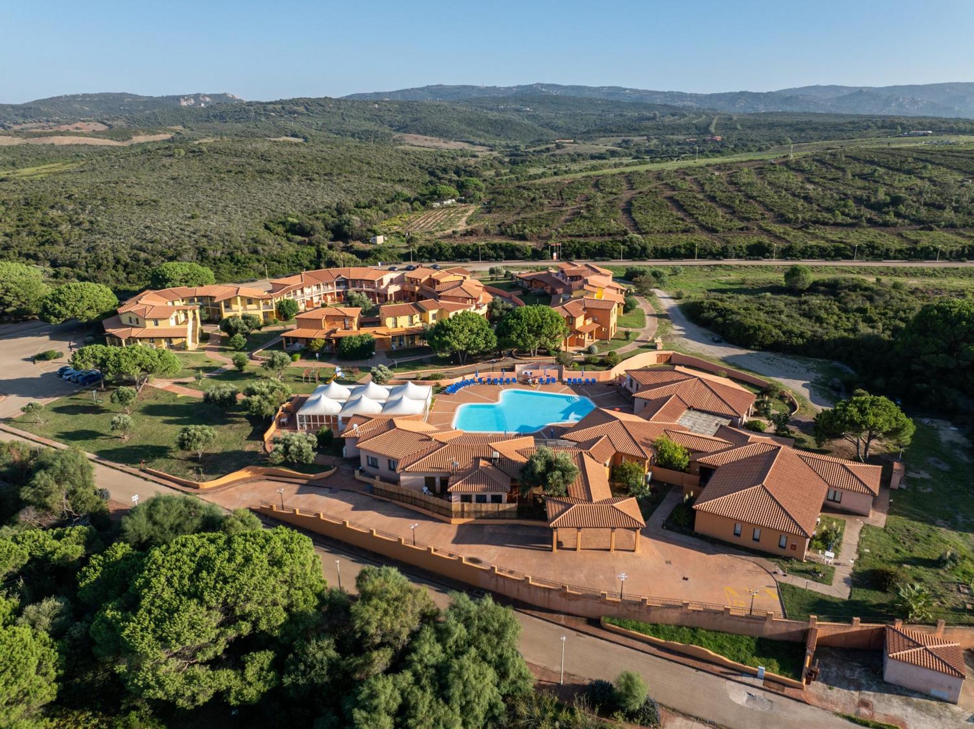 Residence Baia Dei Mirti Vignola Mare ภายนอก รูปภาพ