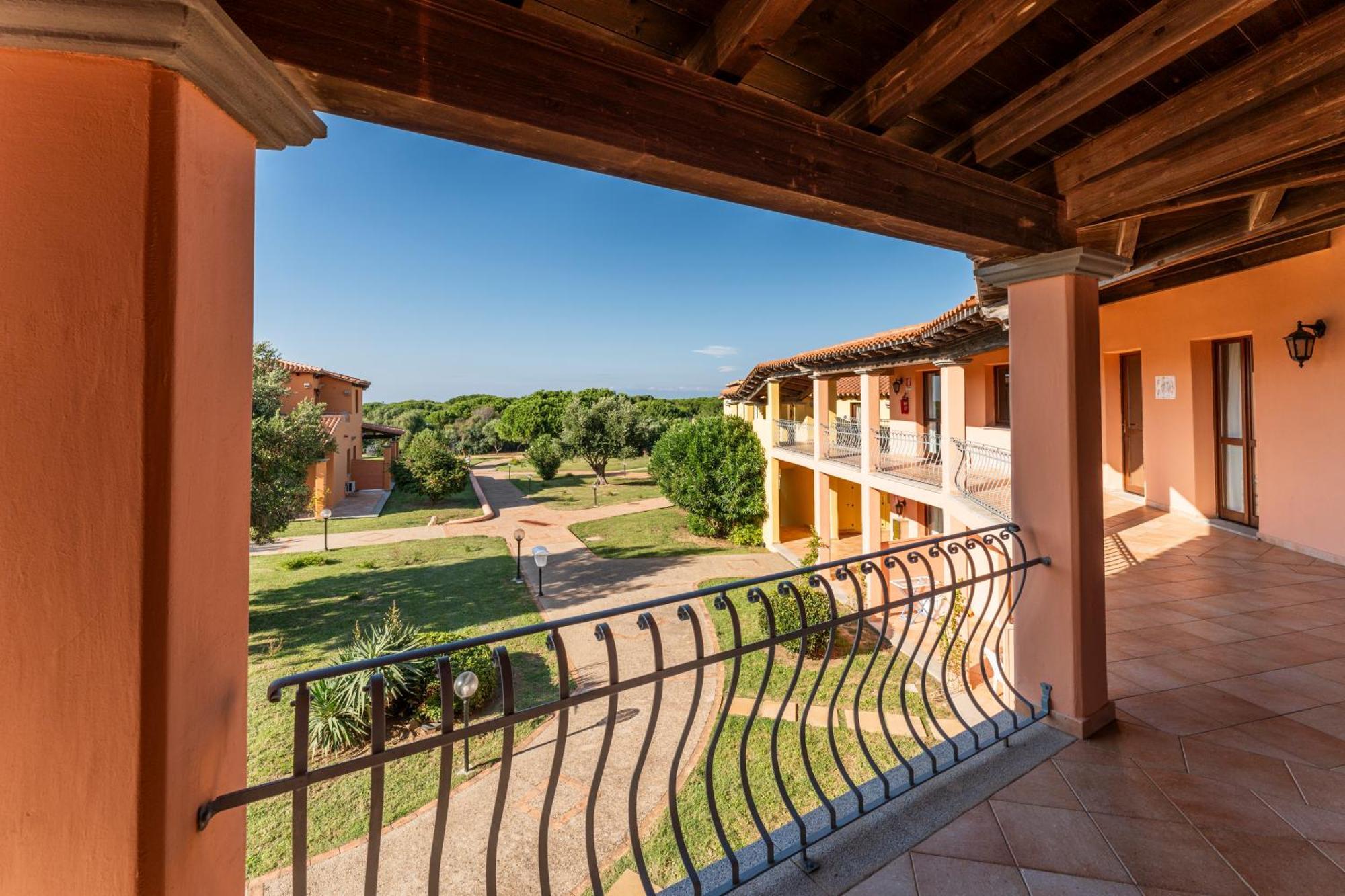 Residence Baia Dei Mirti Vignola Mare ภายนอก รูปภาพ