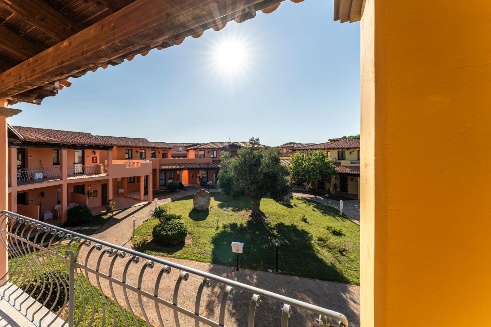 Residence Baia Dei Mirti Vignola Mare ภายนอก รูปภาพ