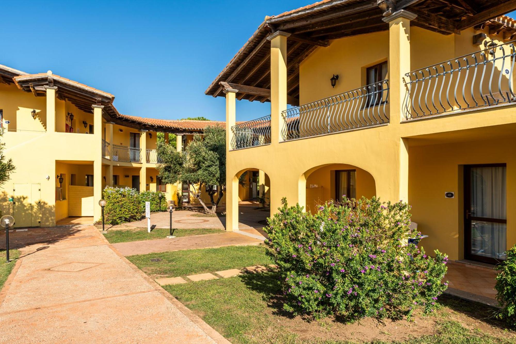 Residence Baia Dei Mirti Vignola Mare ภายนอก รูปภาพ