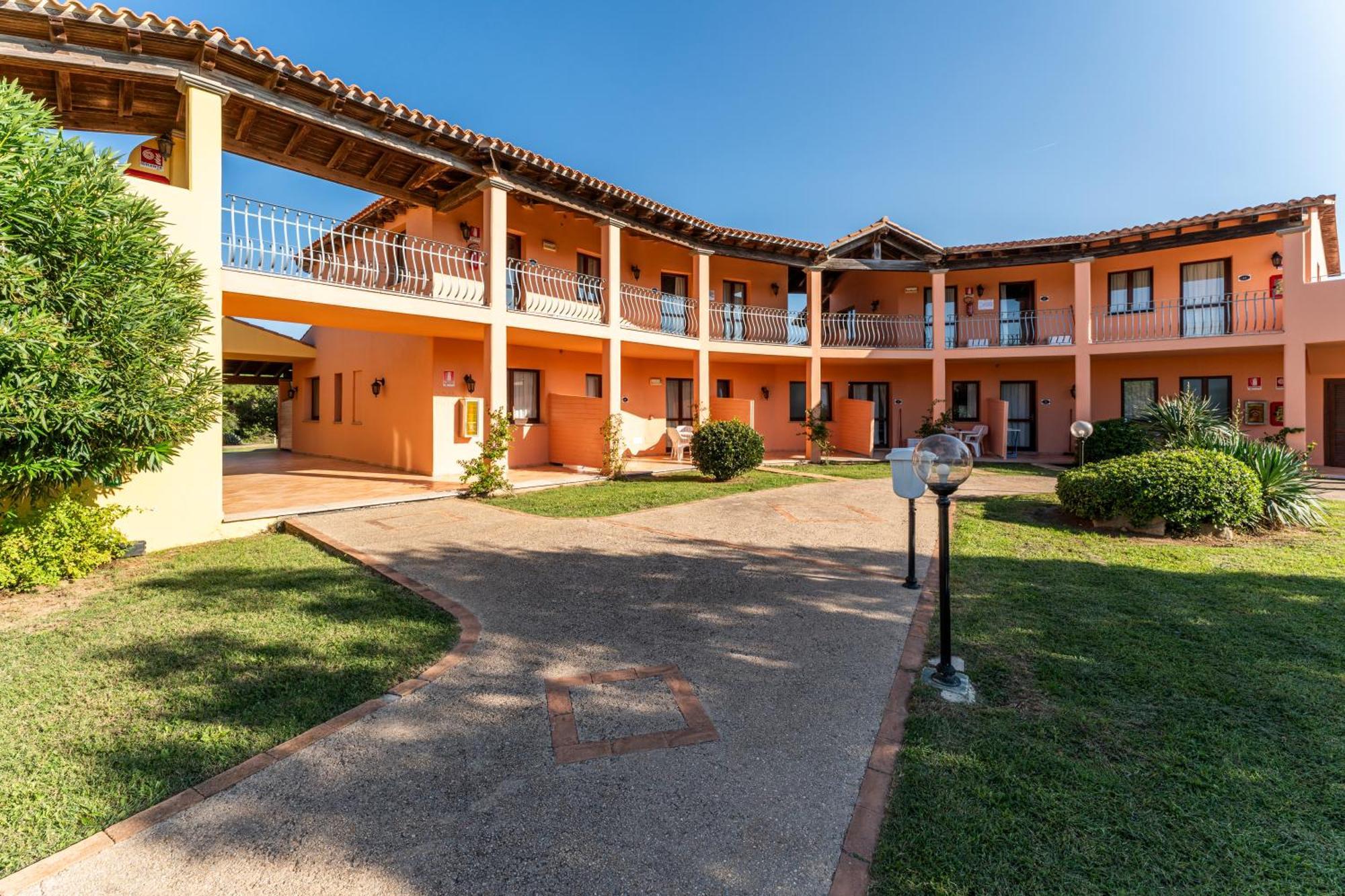 Residence Baia Dei Mirti Vignola Mare ภายนอก รูปภาพ