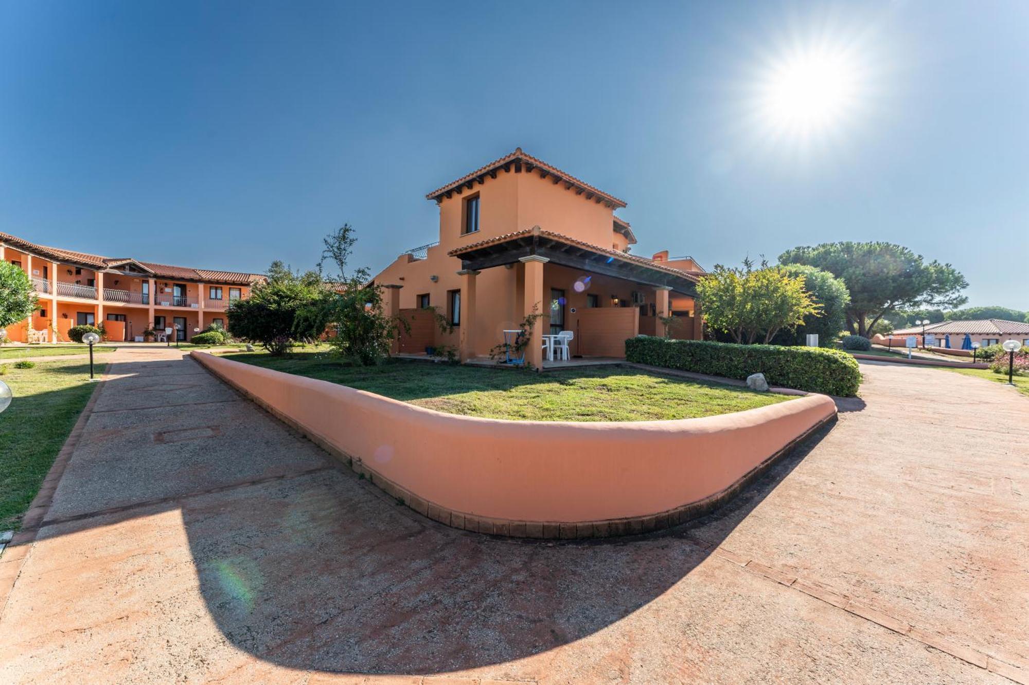 Residence Baia Dei Mirti Vignola Mare ภายนอก รูปภาพ