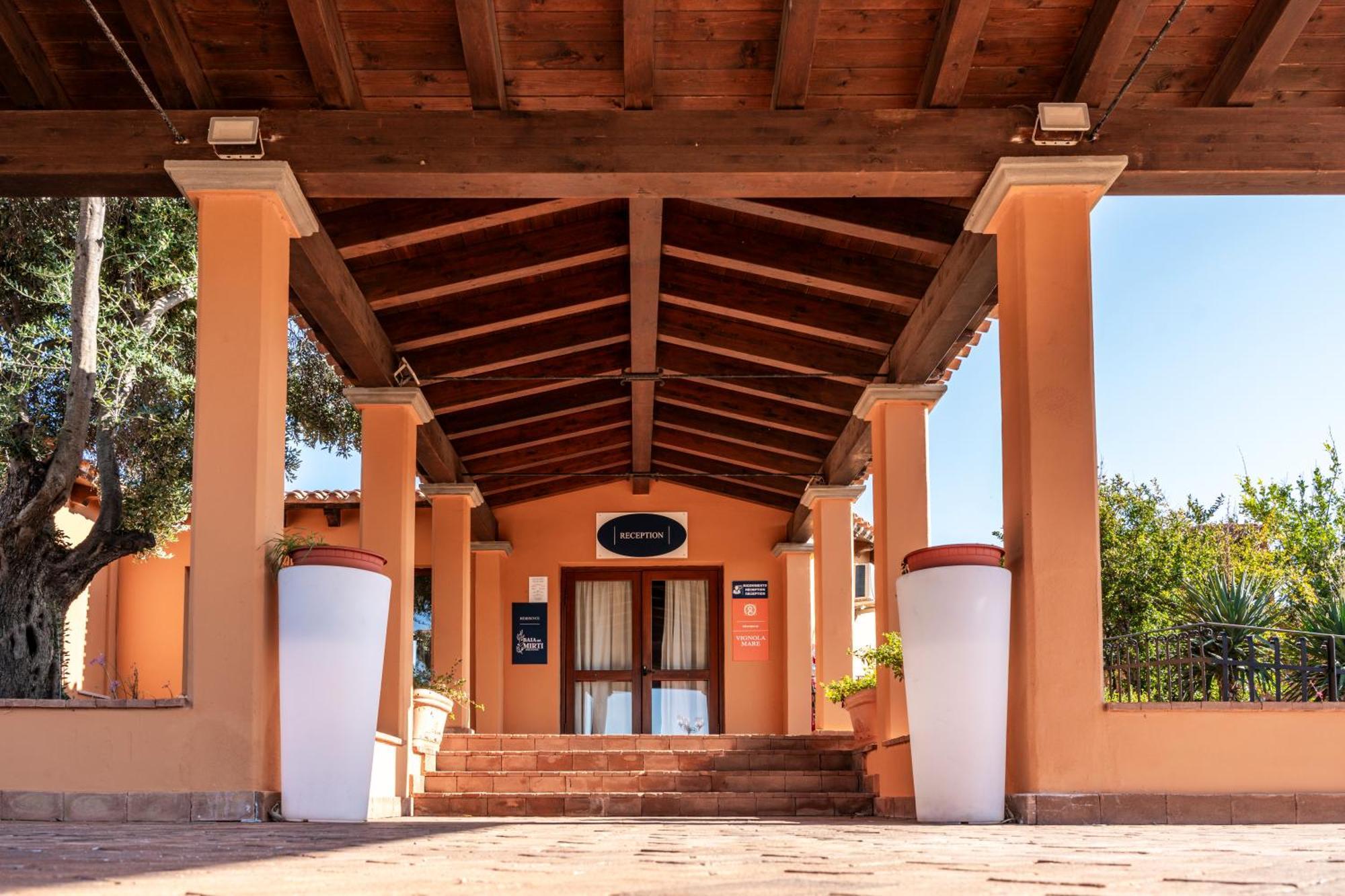Residence Baia Dei Mirti Vignola Mare ภายนอก รูปภาพ