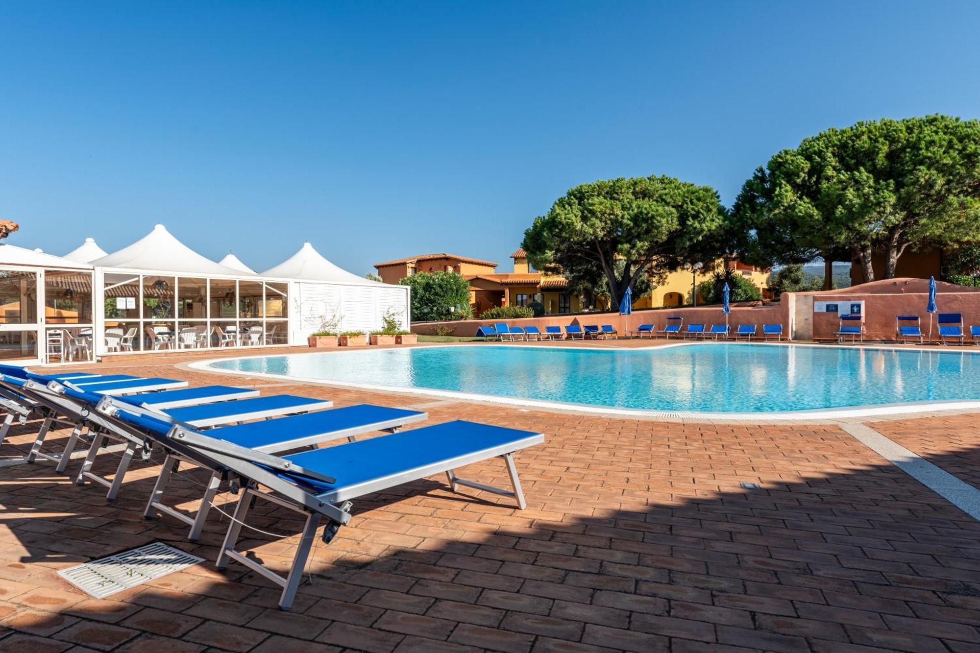 Residence Baia Dei Mirti Vignola Mare ภายนอก รูปภาพ